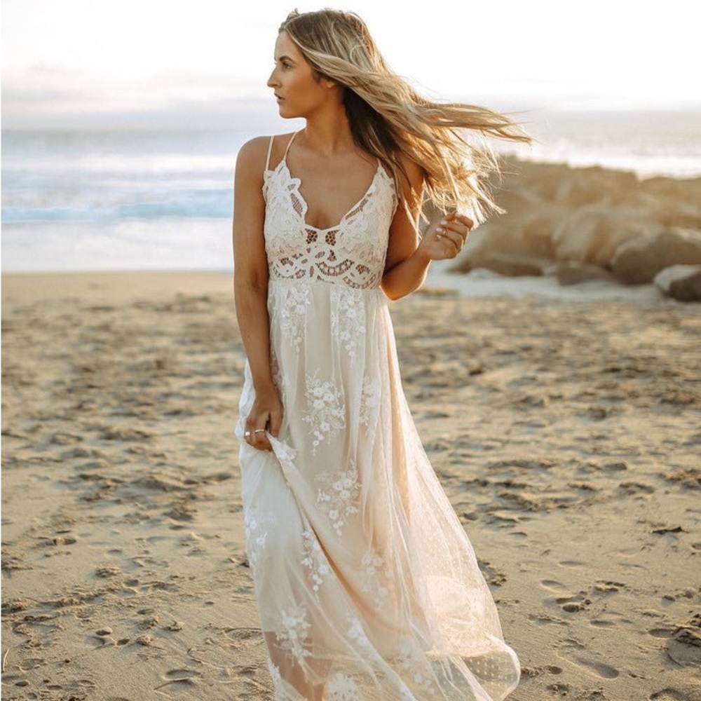 Elegant White Lace Maxi Dress
